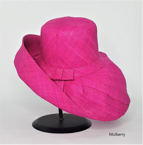 Raffia Curve Brim Hat in Mulberry