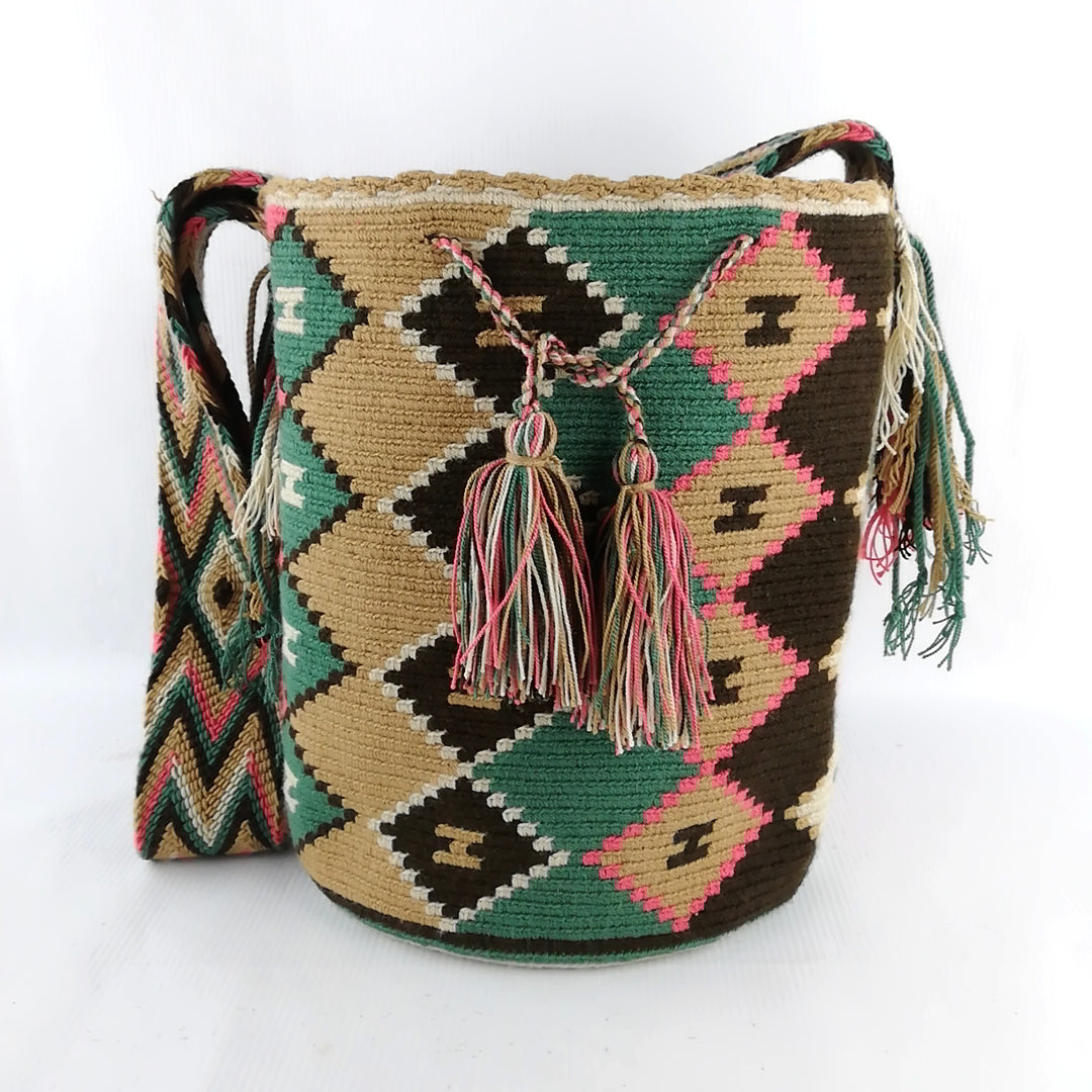 Authentic bag woven by hand by the Colombian tribe selling